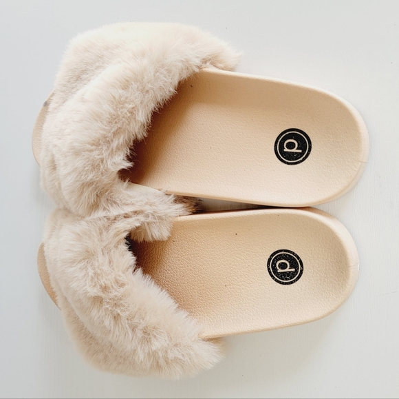 Pure Barre Fuzzy Fur Champagne Blush Slide Sandal Sz 8/9 (Mismatch) - Picture 3 of 13